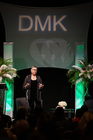 DMK World Of Confidence-560