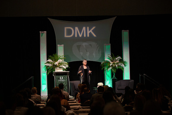 DMK World Of Confidence-533