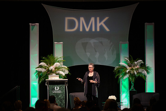DMK World Of Confidence-558