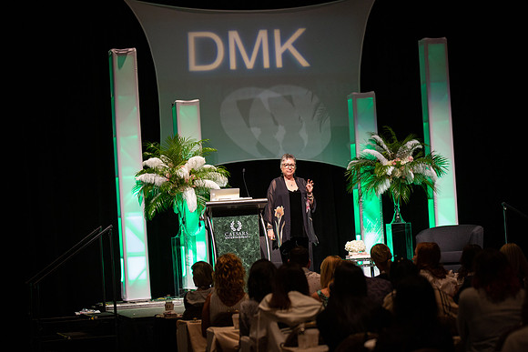 DMK World Of Confidence-571