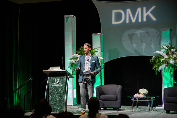DMK World Of Confidence-589