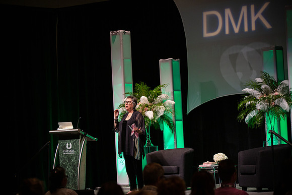 DMK World Of Confidence-526