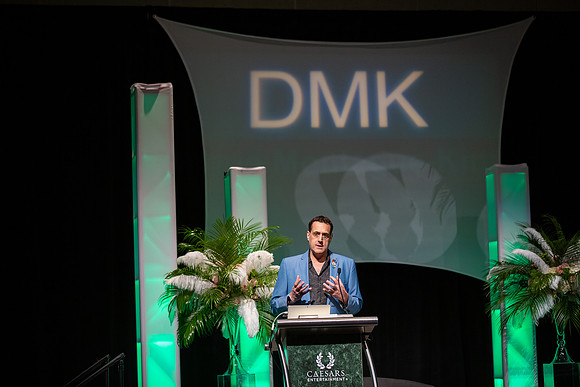 DMK World Of Confidence-702