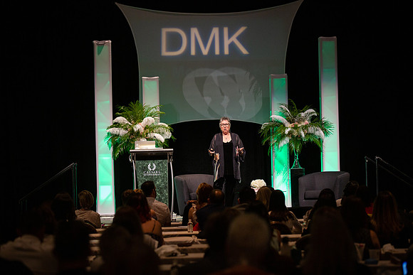 DMK World Of Confidence-543