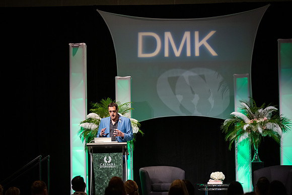 DMK World Of Confidence-690