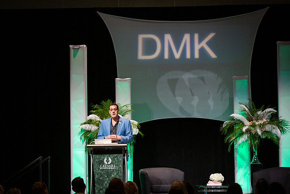 DMK World Of Confidence-689