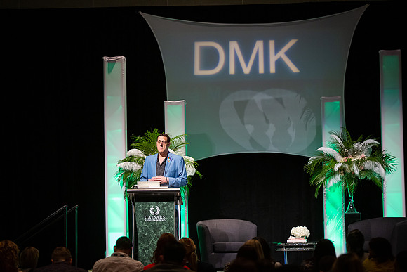 DMK World Of Confidence-686
