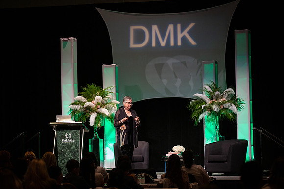 DMK World Of Confidence-524