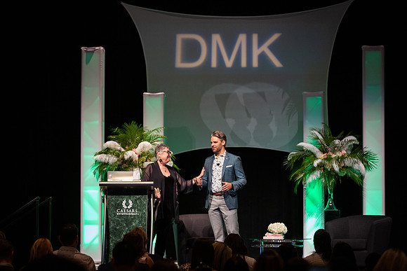 DMK World Of Confidence-581