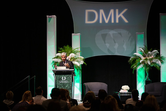 DMK World Of Confidence-635