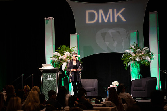 DMK World Of Confidence-523