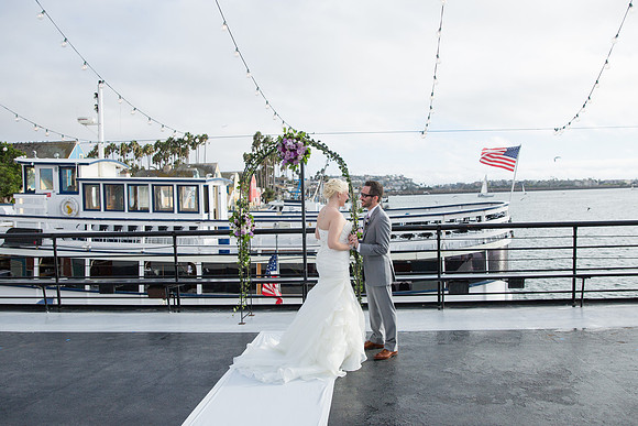 Hornblower Entertainer-175