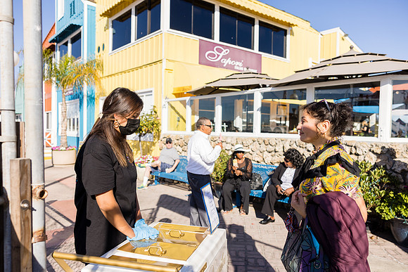 Entertainer Wedding Photos - City Experiences By Hornblower-001