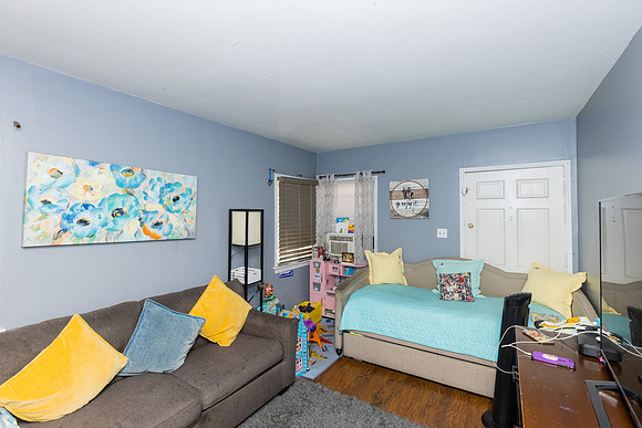 633 W Olive St-068