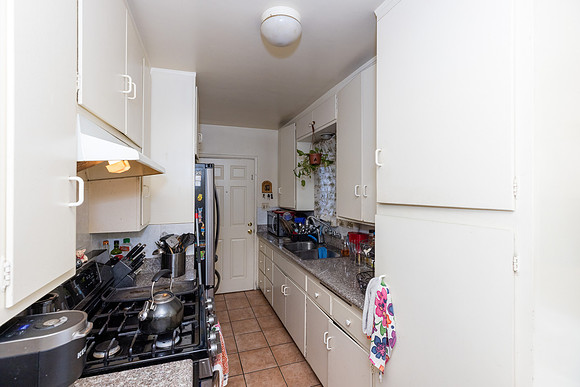 633 W Olive St-016