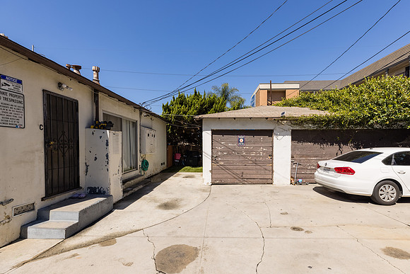 633 W Olive St-005