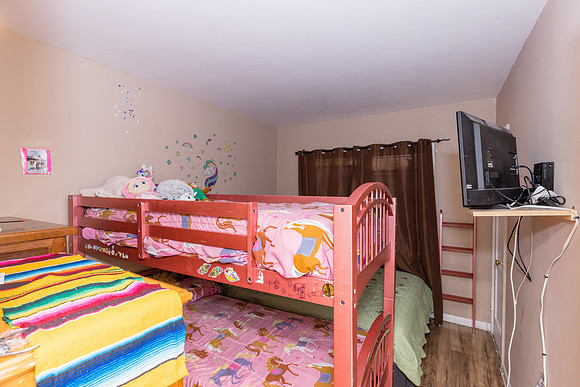 633 W Olive St-048