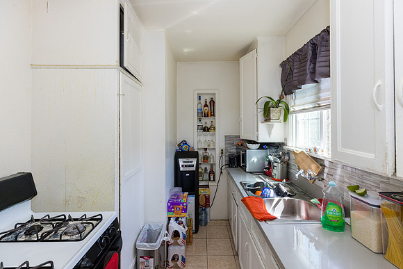 633 W Olive St-073