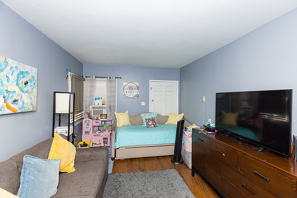633 W Olive St-066