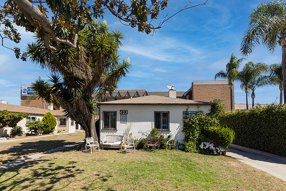 633 W Olive St-007
