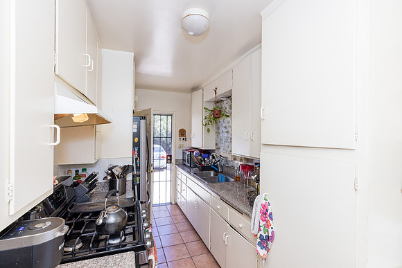 633 W Olive St-018