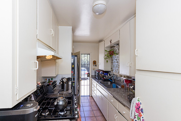 633 W Olive St-017