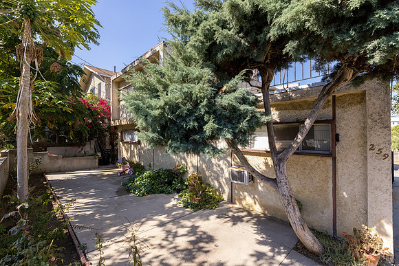 259 N Burlington Ave Los Angeles -087