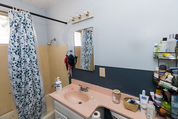 259 N Burlington Ave Los Angeles -055
