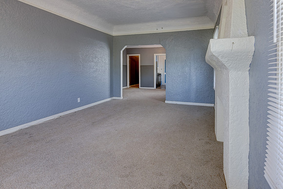 5847 Ernest Ave-007