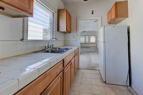 5847 Ernest Ave-064