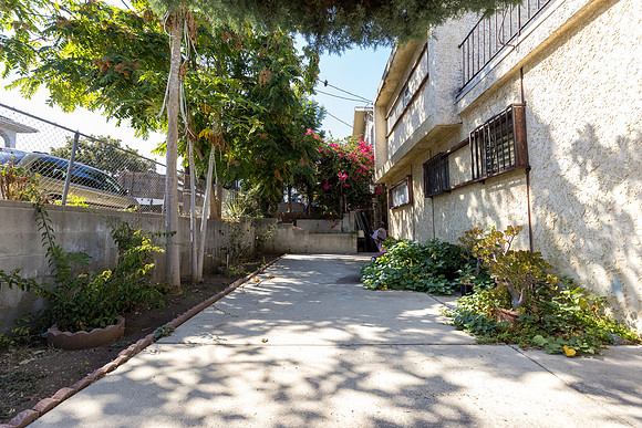 259 N Burlington Ave Los Angeles -086