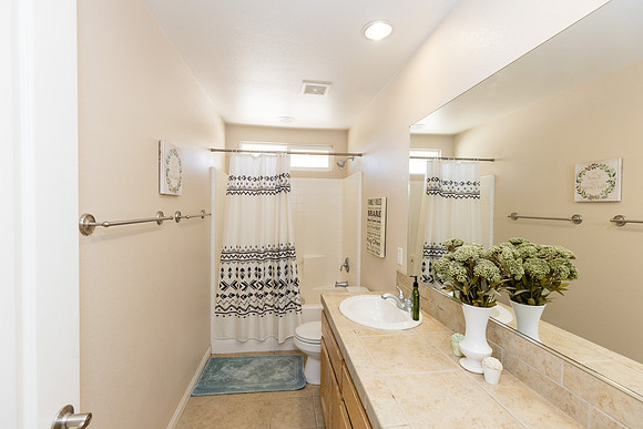 1 1275 E Broadway  -016