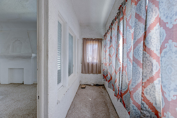 5847 Ernest Ave-055