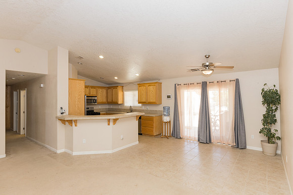 1 1275 E Broadway  -035