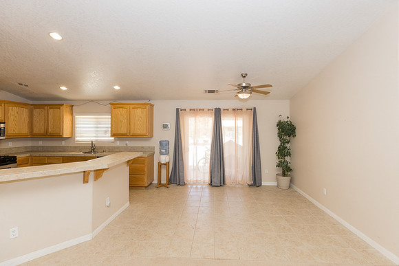 1 1275 E Broadway  -033