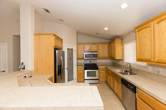 1 1275 E Broadway  -023