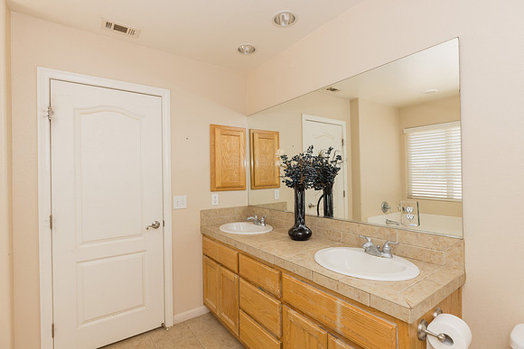 1 1275 E Broadway  -057