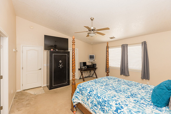 1 1275 E Broadway  -061