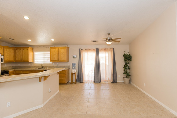 1 1275 E Broadway  -031