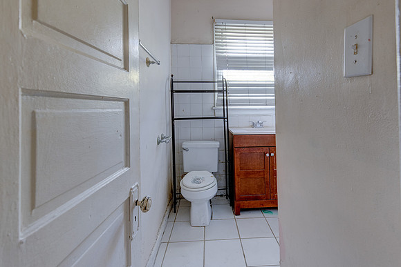 5847 Ernest Ave-067