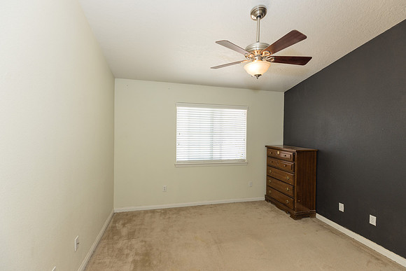 1 1275 E Broadway  -010