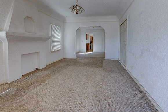 5847 Ernest Ave-029