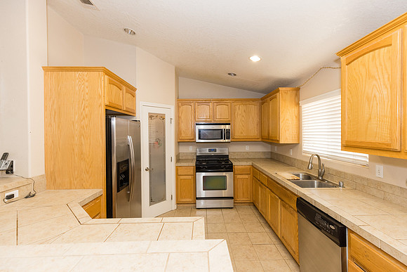 1 1275 E Broadway  -025