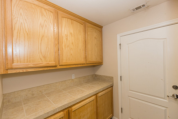 1 1275 E Broadway  -047