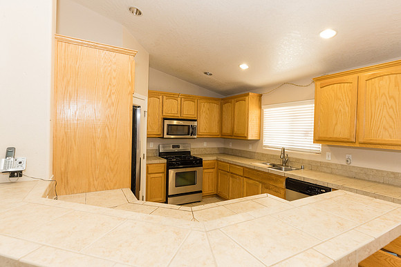 1 1275 E Broadway  -026