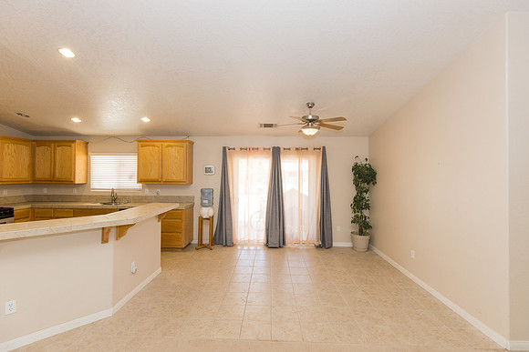 1 1275 E Broadway  -032