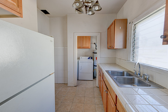 5847 Ernest Ave-060
