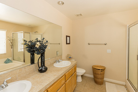 1 1275 E Broadway  -052