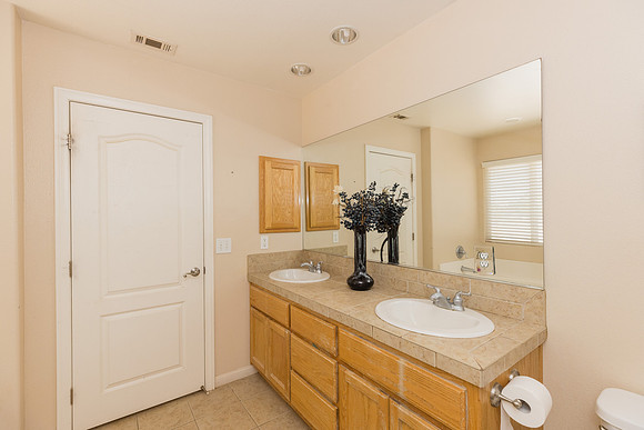 1 1275 E Broadway  -058