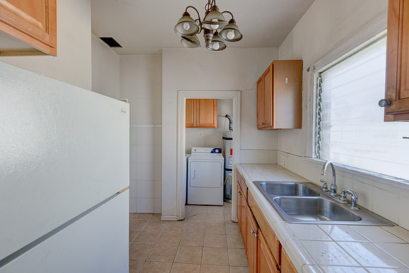 5847 Ernest Ave-059
